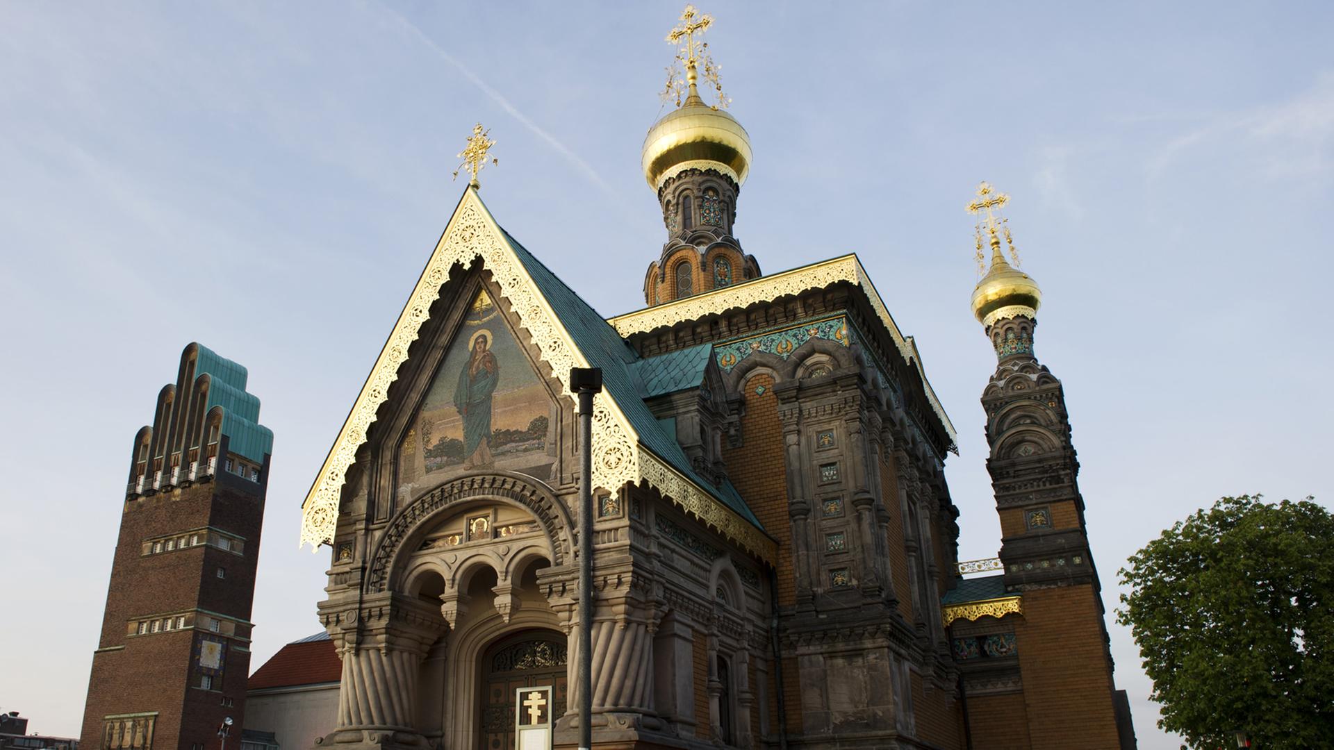 Die Russische Kapelle und der Hochzeitsturm auf der Mathildenhöhe in Darmstadt