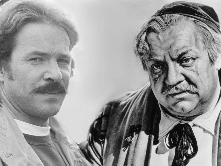 Fotomontage: Der Schauspieler Götz George 1984 am Rande von Dreharbeiten zum "Tatort" und sein Vater Heinrich George in "Der große Schatten, 1942.