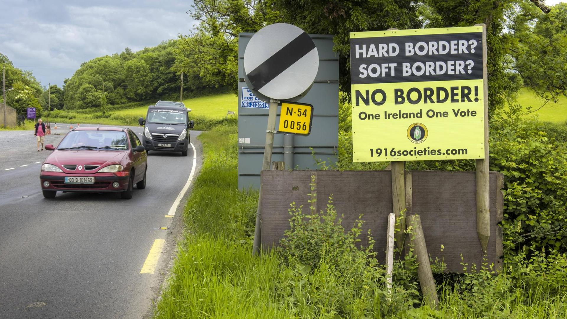 Innereuropäische Grenze zwischen der Republik Irland und Nordirland, die nach den Brexit-Verhandlungen zwischen der EU und Großbritannien zu einer harten Grenze werden könnte, Blacklion, County Cavan, Irland, Europa