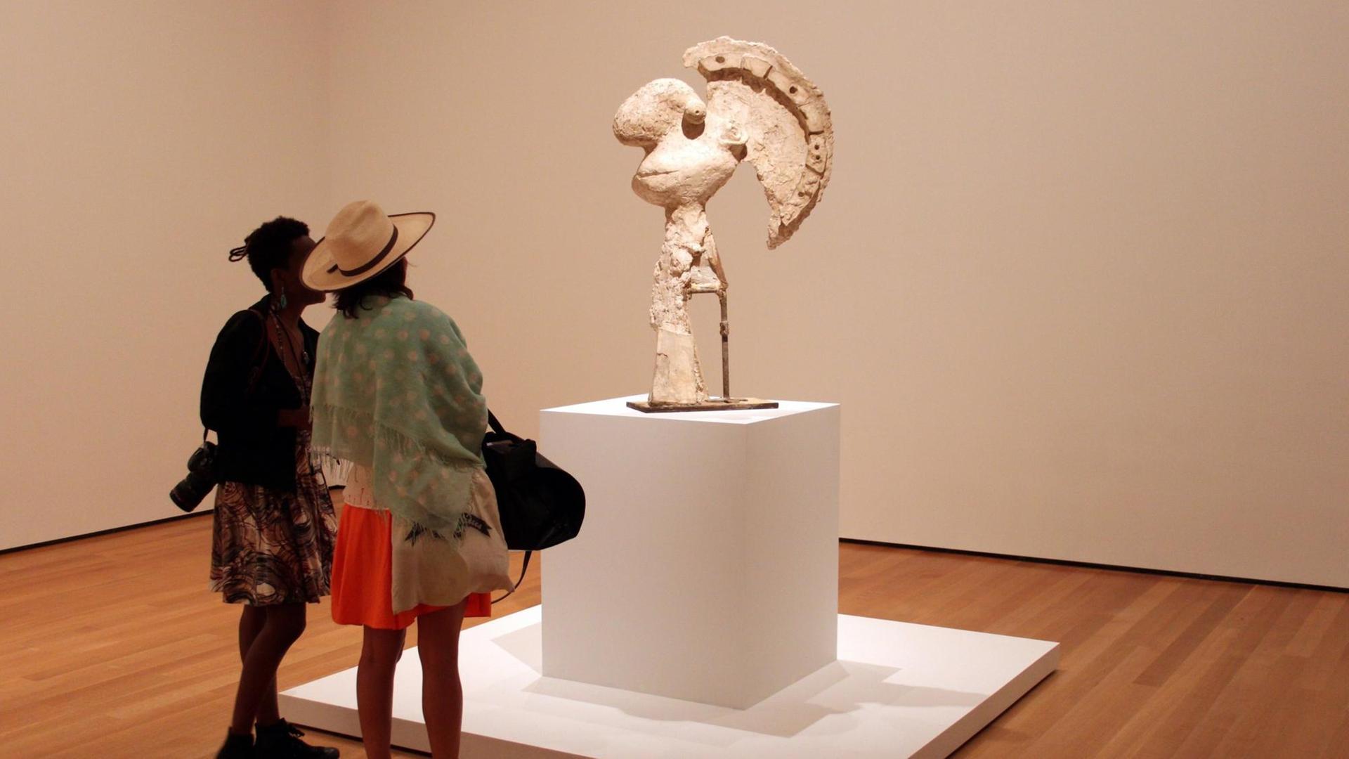 "Head of a Warrior" in der Ausstellung "Picasso Sculpture" im New Yorker MoMA.
