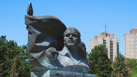 Das Ernst-Thälmann-Denkmal an der Greifswalder Straße im Berliner Ortsteil Prenzlauer Berg