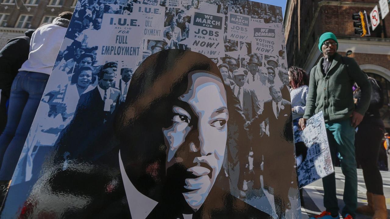 Demonstranten bei einem Marsch am Gedenktag für Martin Luther King in Atlanta