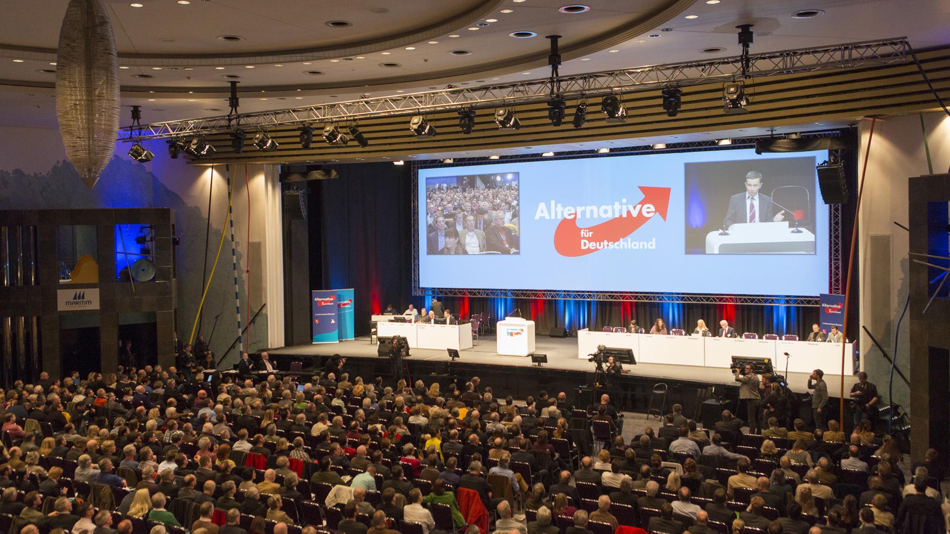 In einem großen Saal in Bremen findet der Partei-Tag der AfD statt In einem großen Saal in Bremen findet der Partei-Tag der AfD statt