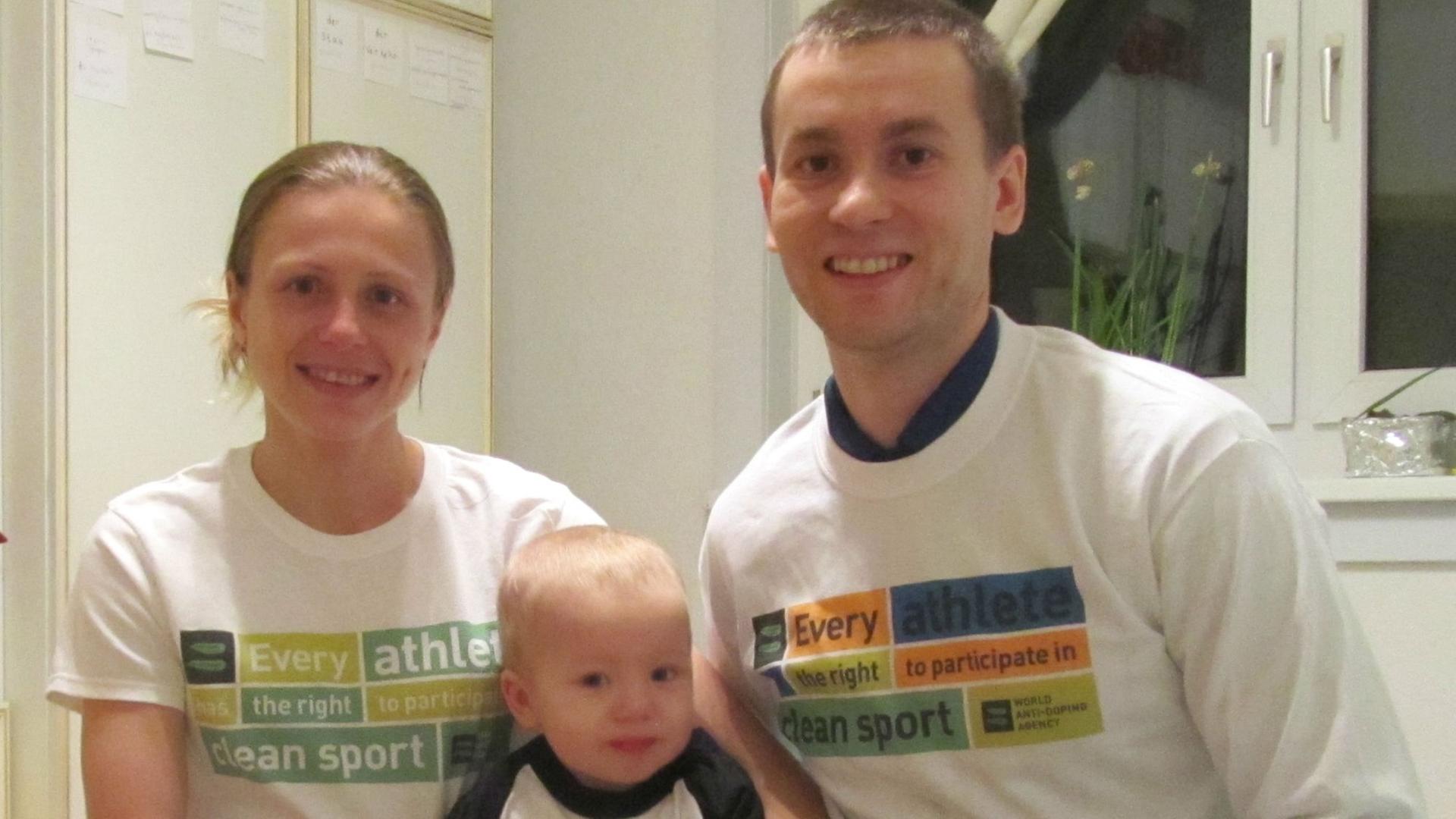 Yuliya und Vitaly Stepanov mit Sohn Robert
