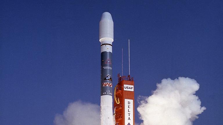 Der Röntgensatellit ROSAT startete mit einer amerikanischen Delta II-Rakete von Cape Canaveral aus