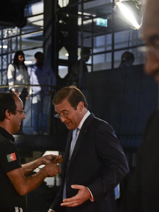 Antonio Costa (r.), sozialistischer Herausforderer, und der konservativer Premierminister Pedro Bassos Coelho vor dem TV-Duell.
