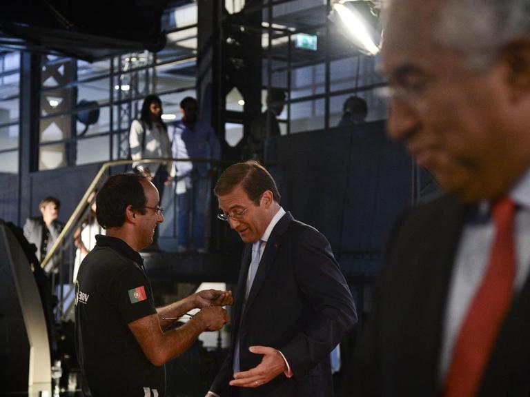 Antonio Costa (r.), sozialistischer Herausforderer, und der konservativer Premierminister Pedro Bassos Coelho vor dem TV-Duell.
