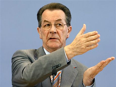 Arbeitsminister und Vizekanzler Franz Müntefering informiert in Berlin die Medien über die Ergebnisse des Koalitionsausschusses. Arbeitsminister und Vizekanzler Franz Müntefering informiert in Berlin die Medien über die Ergebnisse des Koalitionsausschusses.