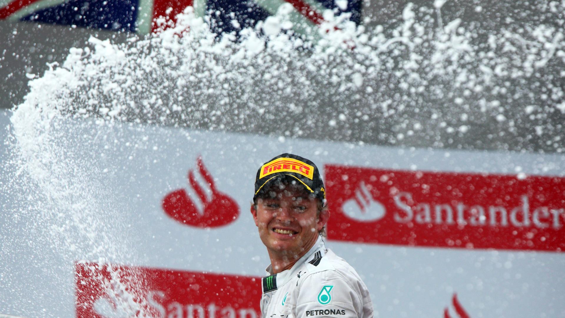 Der deutsche Formel-1-Rennfahrer Nico Rosberg vom Team Mercedes AMG jubelt am 20.07.2014 nach dem Sieg beim Großen Preis von Deutschland auf dem Hockenheimring.