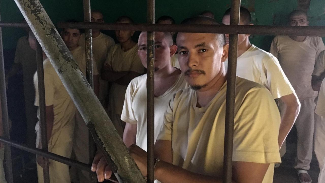 Hinter Gittern - über 3000 Maras in Zellen, die für maximal 1000 geplant waren.