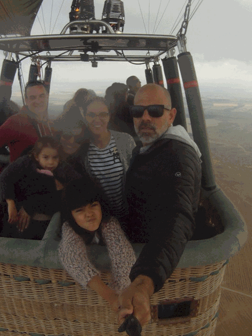 Recherche-Flug mit dem Heißluftballon über Israel