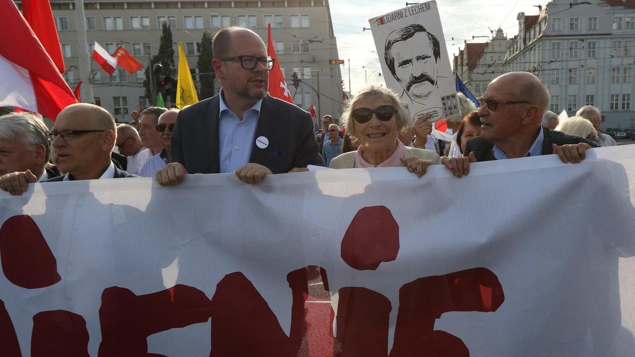 Bürgermeister Pawel Adamowicz während einer Demonstration im August 2018 in Danzig.