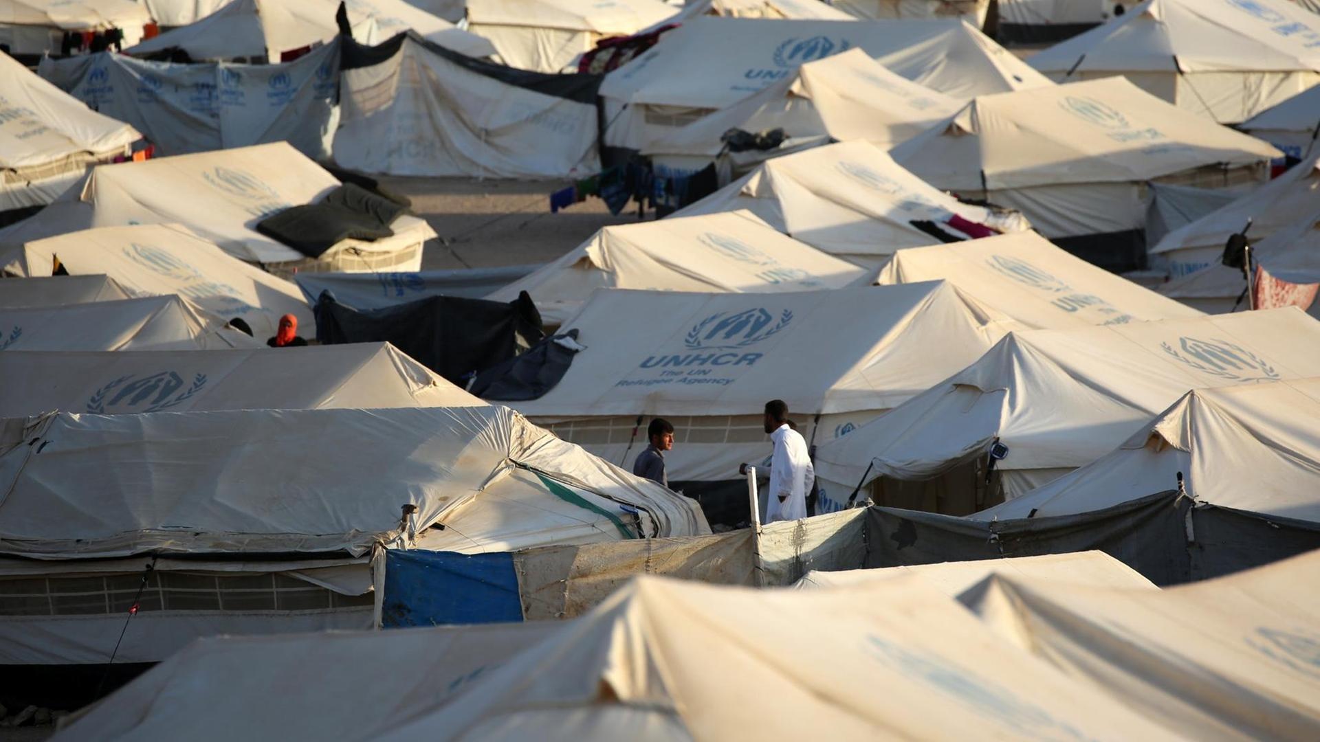 Ein Flüchtlingslager des UNHCR in Syrien, das zur Versorgung der Flüchtlinge aus der irakischen Stadt Mossul aufgebaut wurde.