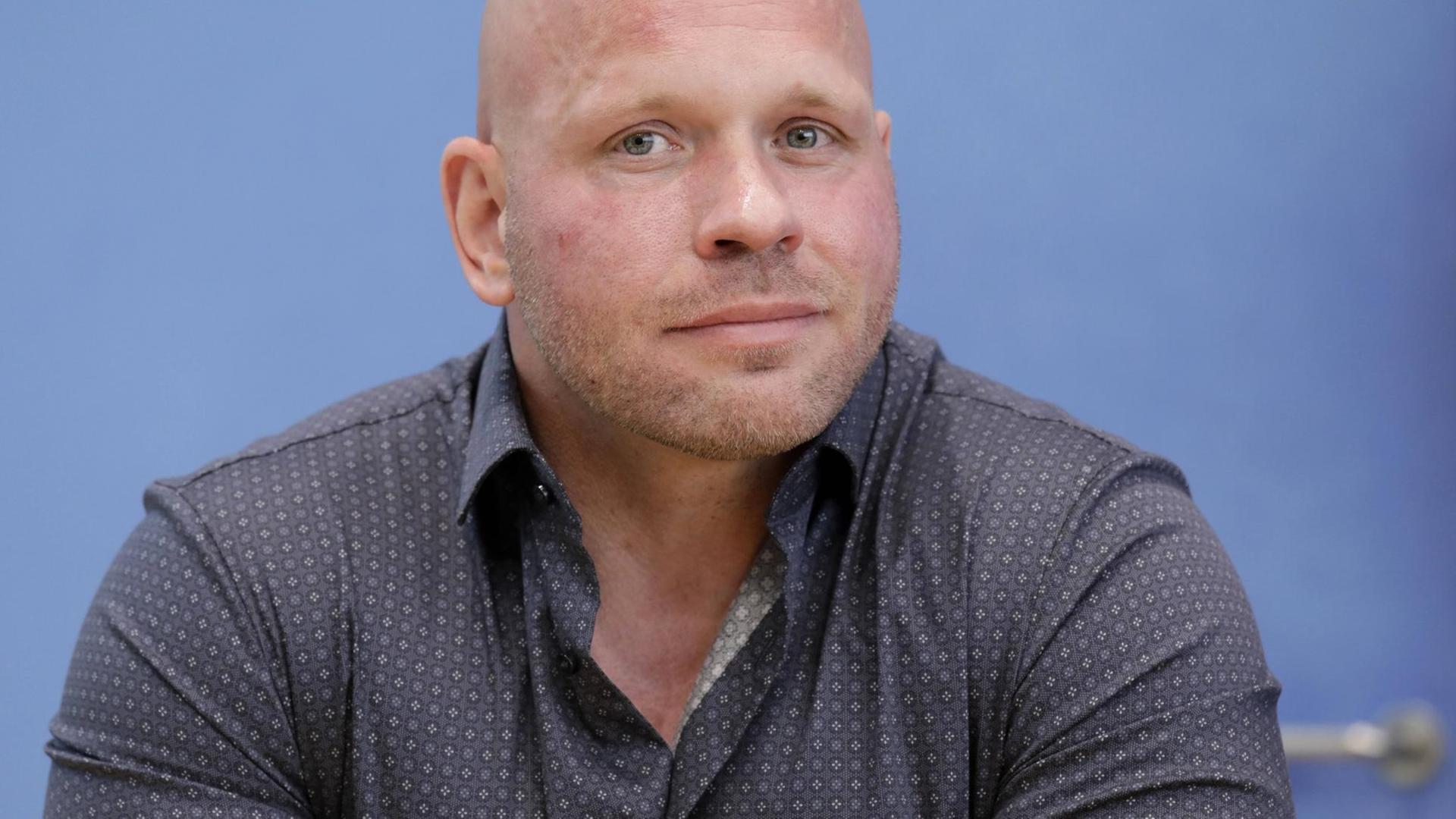 Porträt des Intensivpflegers Ricardo Lange, 2021.