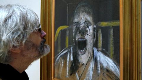 epa04517293 A visitor looks at the artwork 'Study for the Head of a Screaming Pope. 1952' by Irish artist Francis Bacon during his exhibition at the Hermitage State museum in St. Petersburg, Russia, 06 December 2014. Displayed in the exhibition are over twenty works by Bacon (1909-1992) from public museums and private collections in Great Britain, Ireland and the United States. EPA/ANATOLY MALTSEV |