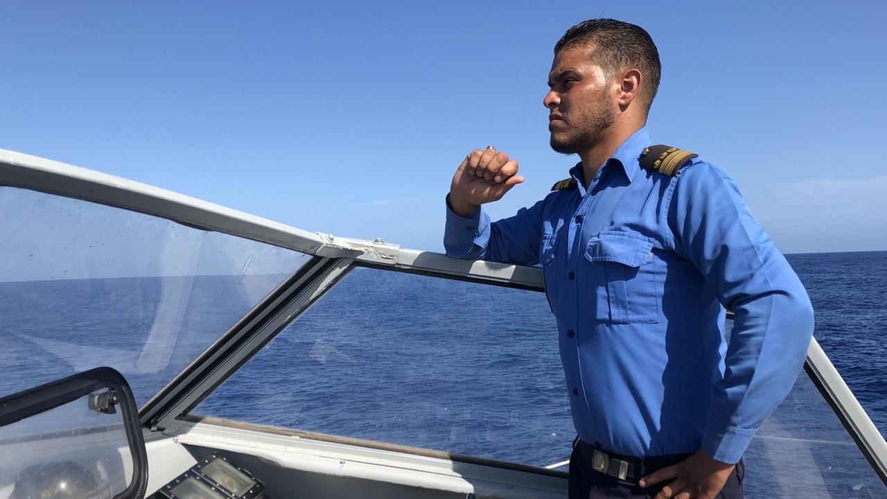 Die libysche Küstenwache patrouilliert im Mittelmeer und versucht Migranten an der Flucht zu hindern.
