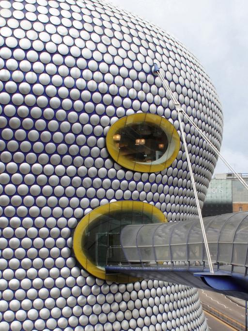 Futuristische Architektur von Jan Kaplicky: das Einkaufszentrum "Selfridges" in Birmingham.