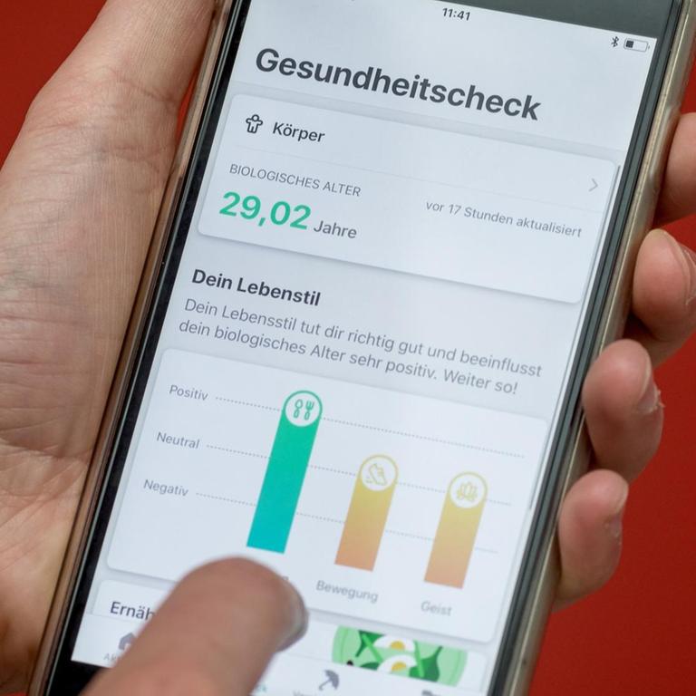 Ein Handybildschirm zeigt die App "Vivy" mit einer digitalen Gesundheitsakte
