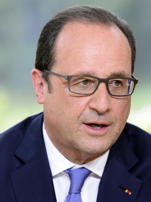 Frankreichs Präsident Hollande im Fernsehen am 14. Juli 2015