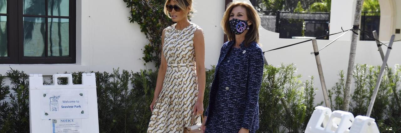 Melania Trump ohne Maske auf dem Weg zum Wahllokal.