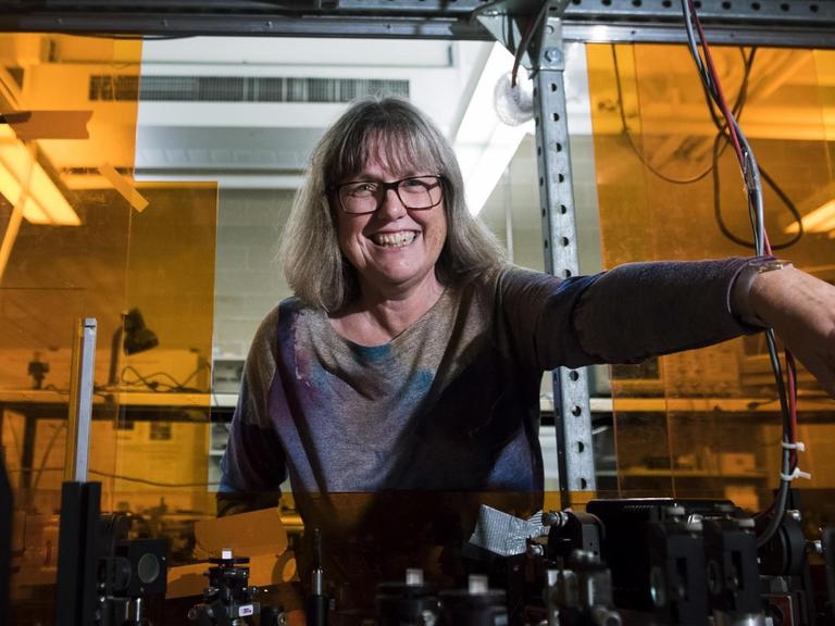 Nobel Prize winner Donna Strickland shows the media her lab after speaking about her prestigious award in Waterloo, Ont., on Tuesday, Oct. 2, 2018. Strickland is among three physicists who were awarded the prize earlier today for groundbreaking inventions in the field of laser physics and also is one of only three women ever to win the Nobel Prize for physics, co-invented a method of generating high-intensity, ultra-short optical pulses which has a variety of applications, including corrective laser eye surgery. (Nathan Denette/The Canadian Press via AP) |