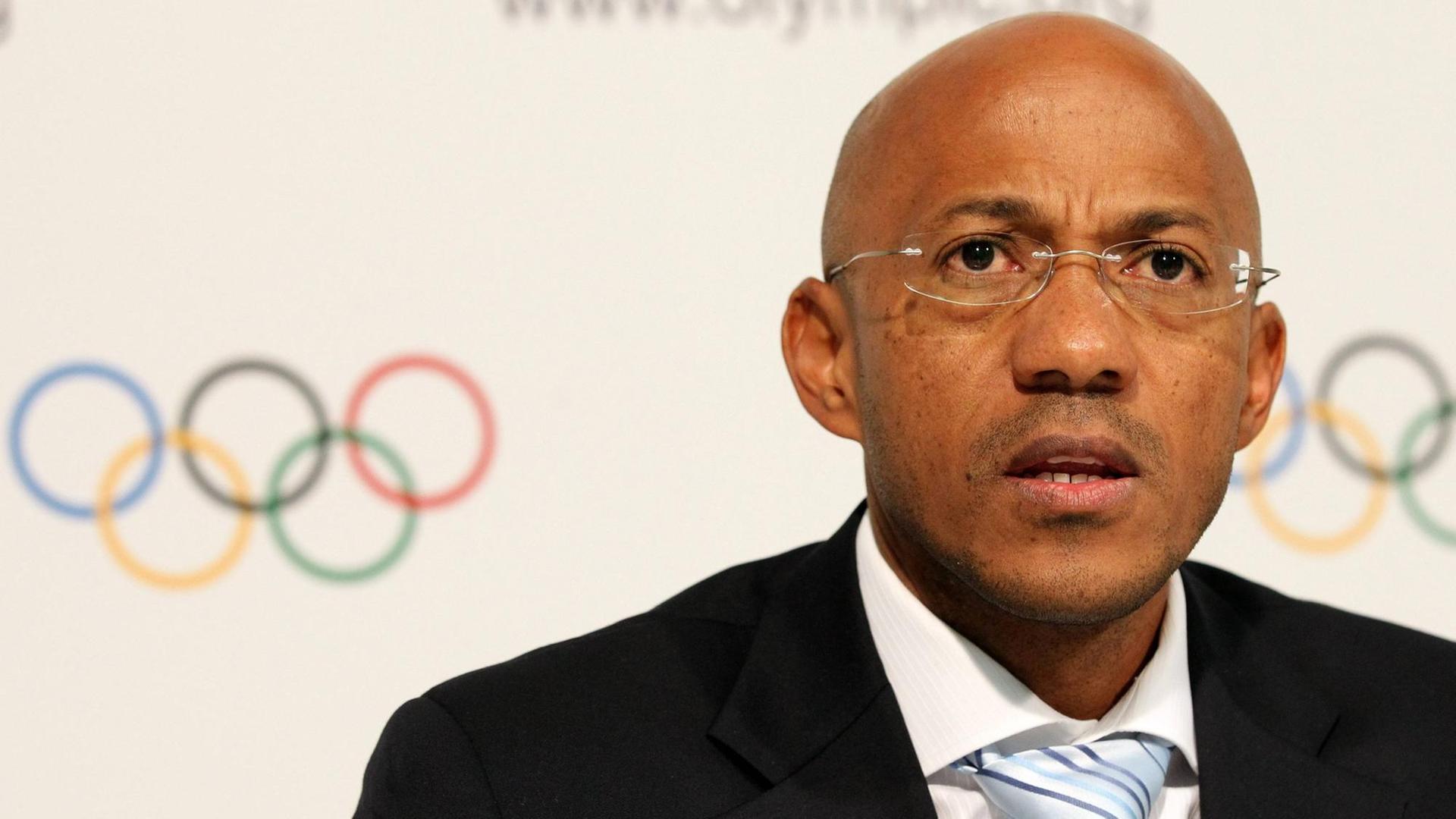 Der namibische Sportfunktionär und frühere Sprinter Frankie Fredericks gibt sein Amt als IOC-Mitglied auf.