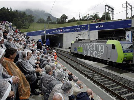 Eröffnung des Neat-Lötschberg-Basistunnel am Nordportal in Frutigen