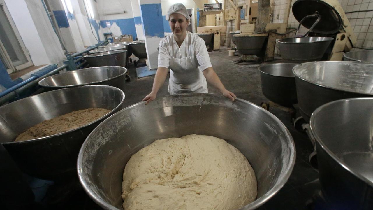 Baking bread at the Polessky Bread Baking