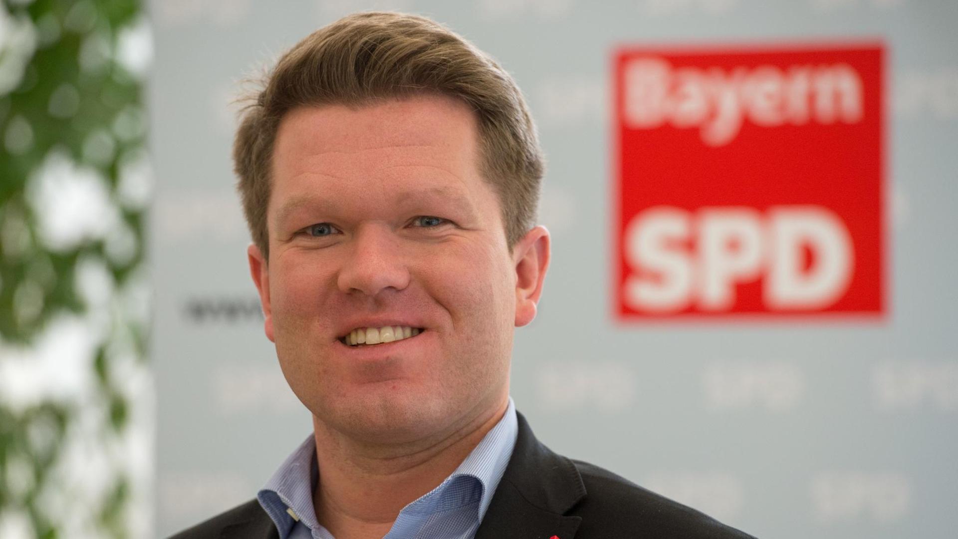 Florian Post von der Bayern-SPD, aufgenommen am 08.12.2012 in Dingolfing (Bayern) während der Landesvertreter-Versammlung der Bayern-SPD.
