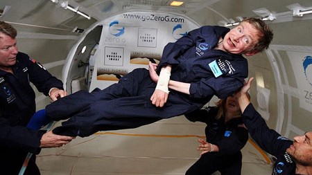 Der britische Physiker Stephen Hawking bei seinem Parabelflug.