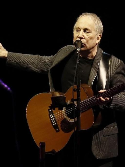 Paul Simon gibt ein Konzert im Sportpalast in Madrid, aufgenommen am 18. November 2016.