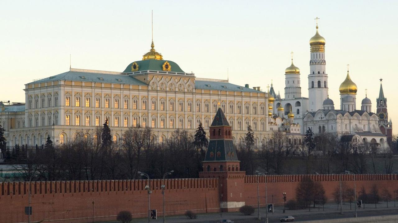 Der Kreml an den Ufern der Moskwa in Moskau.