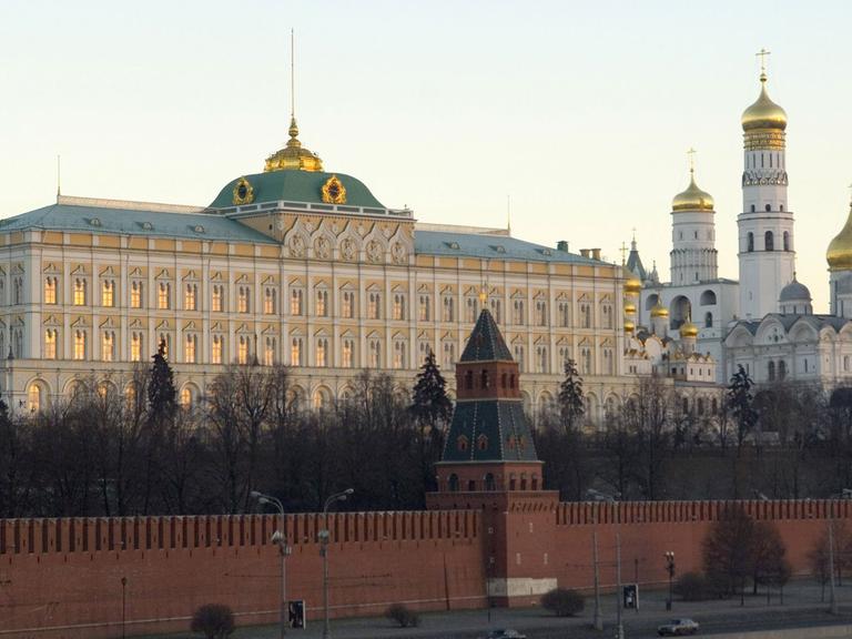 Der Kreml an den Ufern der Moskwa in Moskau.