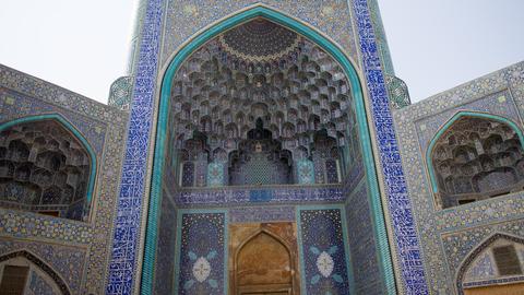 Eingang zur Imam-Moschee am Imamplatz in Isfahan. Der Platz gehört zum UNESCO-Weltkulturerbe.