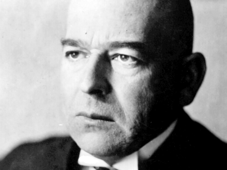 Der Kultur- und Geschichtsphilosoph Oswald Spengler in einer zeitgenössischen Aufnahme. Er wurde am 29. Mai 1880 in Blankenburg geboren und ist am 8. Mai 1936 in München gestorben.