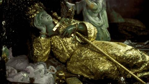 Die Heiligenfigur Santa Rosalia in ihrer Grotte in Palermo