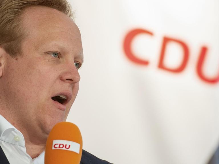 Tilman Kuban, Bundesvorsitzender der Jungen Union (JU) spricht bei einer CDU-Wahlkampfveranstaltung zur Europawahl