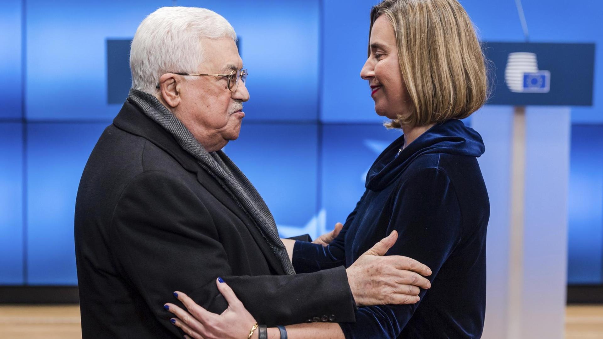 Die EU-Außenbeauftragte Mogherini begrüßt Palästinenserpräsident Abbas in Brüssel - im Januar 2018.