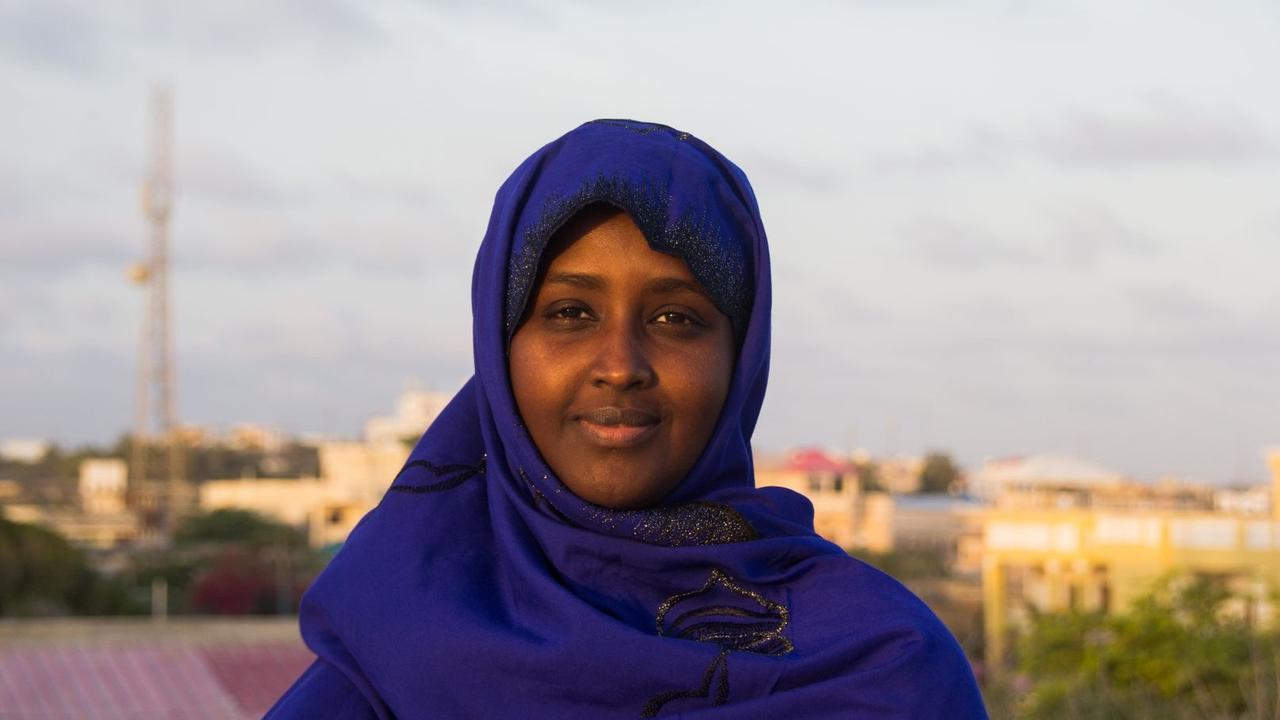 1752530945_Die Praesidentschaftskandidatin Fadumo Dayib auf dem Dach ihres Hotels in Mogadischu (2).jpg