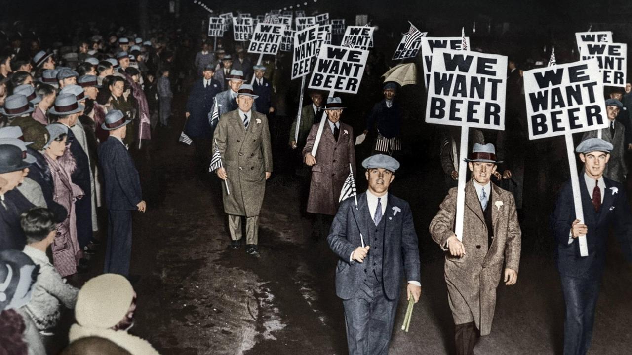Demonstration von Gewerkschaftlern gegen die Prohibition in Newark, New Jersey, USA (1931).