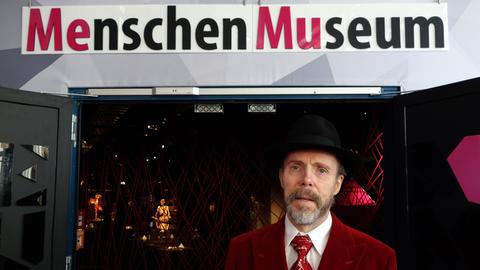 Plastinator Gunther von Hagens kommt zur Eröffnung des Berliner Körperwelten-Museums "Menschen Museum".