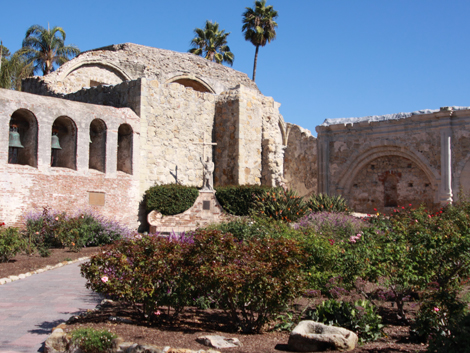 Die Ruinen der Missionskirche San Juan Capistrano bei Los Angeles.