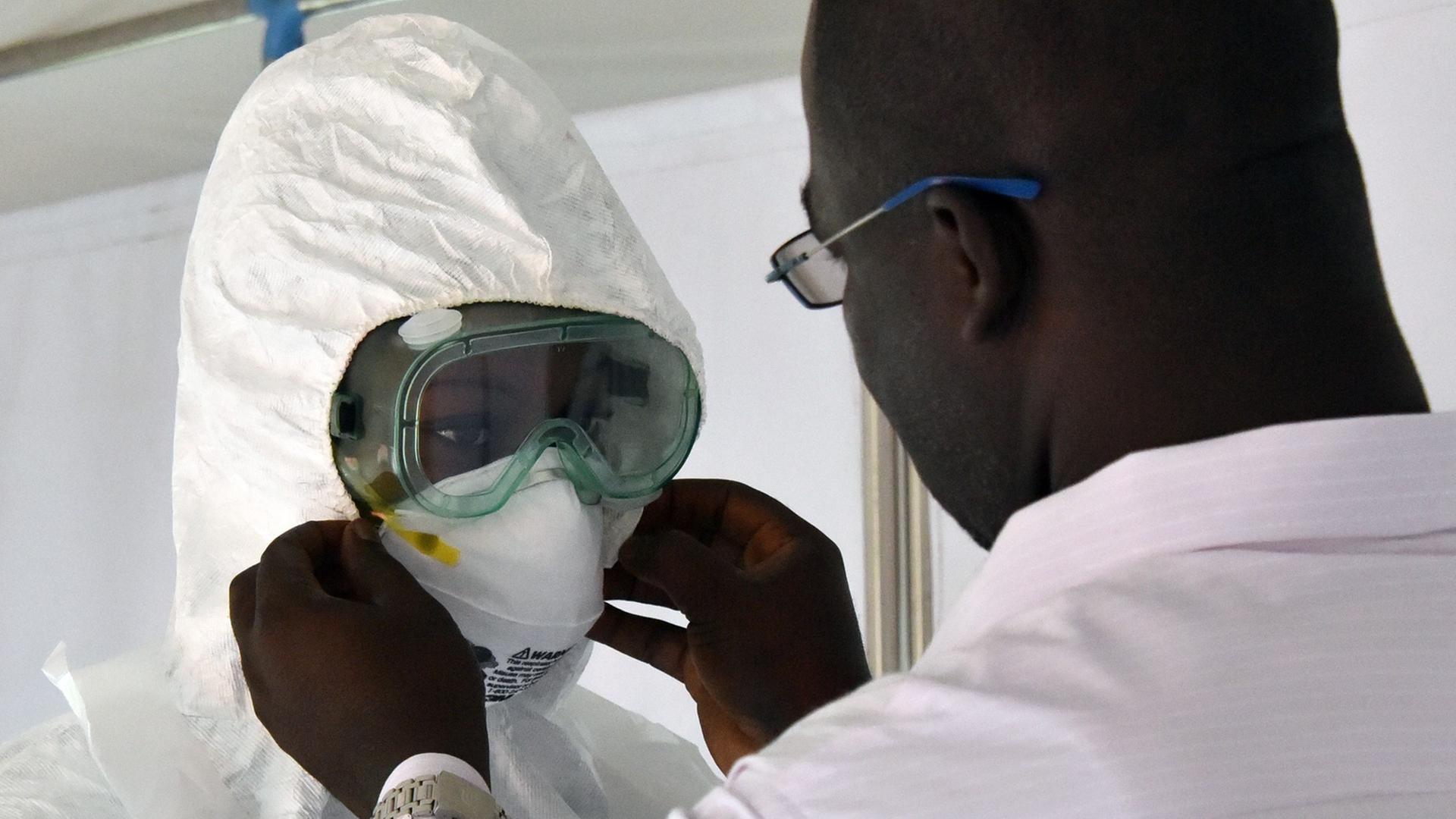 Ärzte in West-Afrika kämpfen gegen Ebola