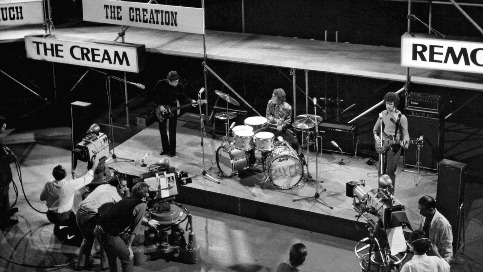 Das Schwarz-Weiß-Foto aus den 60er-Jahren zeigt die britische Supergruppe "The Cream" während einer Aufzeichnung der legendären Beat-Club-Sendung von Radio Bremen. Entwickelt wurde das Konzept ursprünglich von Ernest Borneman.