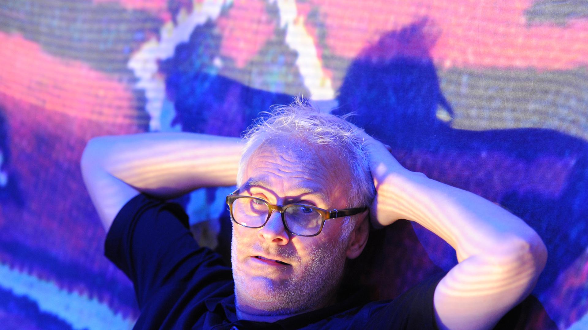 Der Regisseur Herbert Fritsch posiert im Juni 2011 in Berlin.