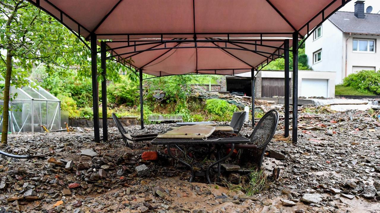 Nach starken Regenfällen in der Nacht zum 14.07.2021 stehen grosse Teile von Hagen unter Wasser. Das Erdgeschoss und die Keller des Martha Müller Seniorenzentrum sind überflutet, das Grundstück ist mit Schutt und Geröll bedeckt.