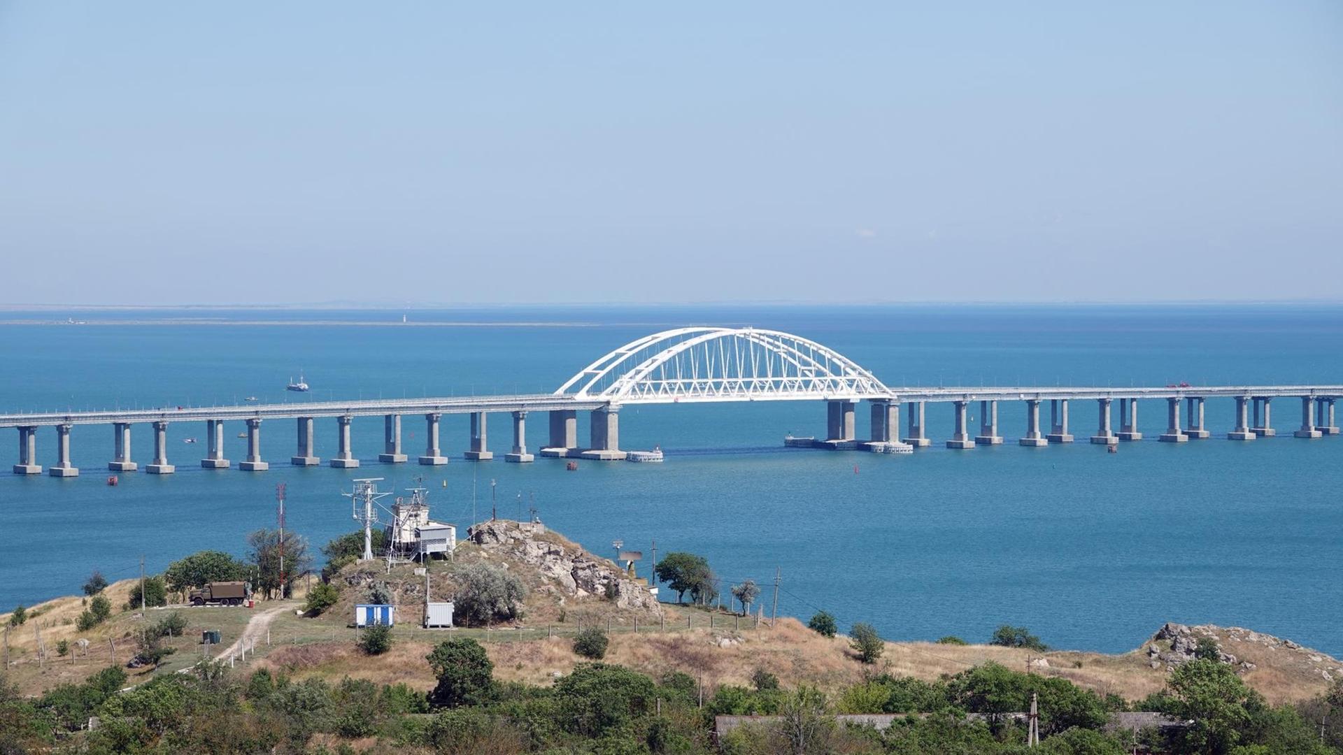 Die Brücke bei Kertsch verbindet die Halbinsel Krim mit Russland.