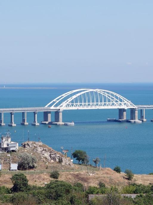 Die Brücke bei Kertsch verbindet die Halbinsel Krim mit Russland.