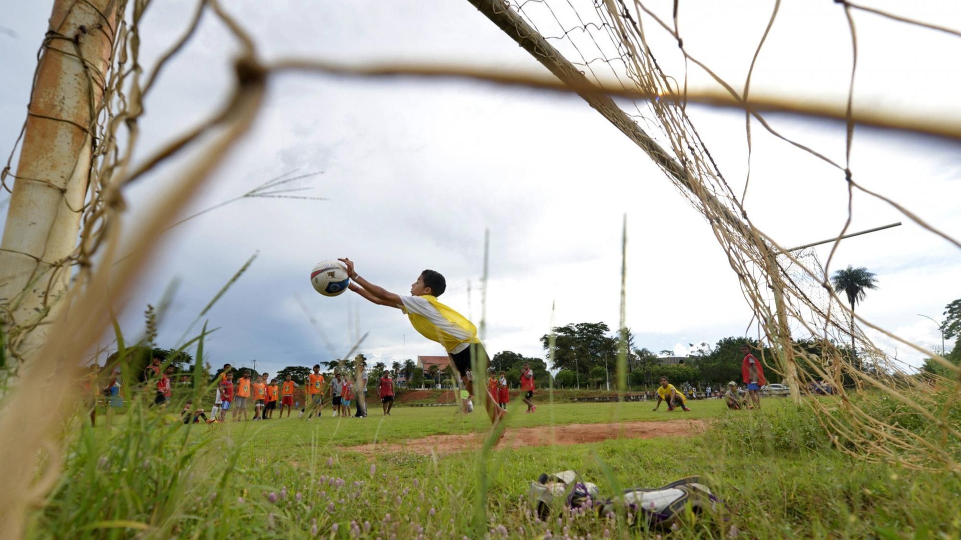 Fuballprojekt in einer Favela im brailianischen Bundesstaat Mato Grosso