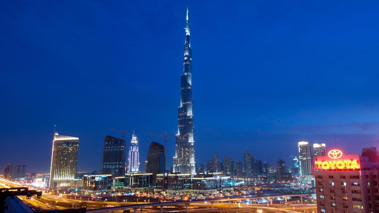 Der Burj Khalifa überragt die Skyline von Dubai 